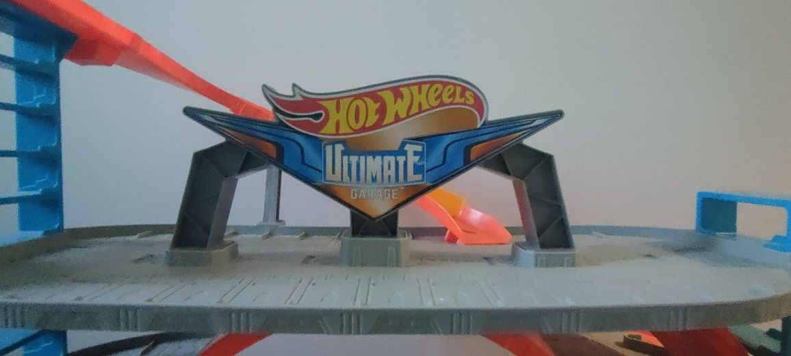 Hot Wheels Ultimate Garage - garaż rekina