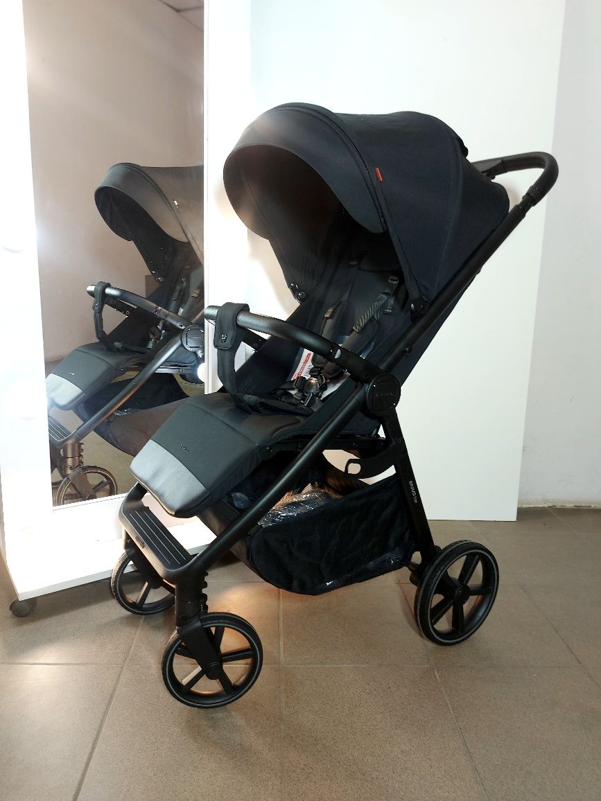 Коляска CARRELLO Bravo Lite з LED підсвіткою з великим капюшоном