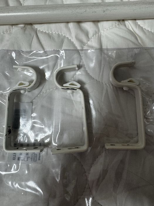 Карніз металевий одинарний.