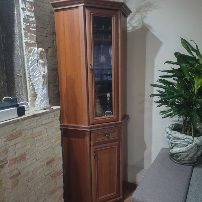 Witryna narożna, kredens