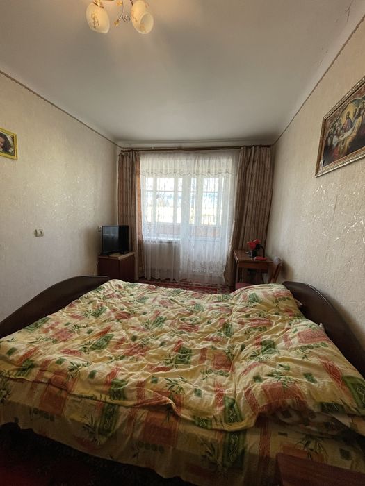 Трикімнатна , доглянута та затишна квартира(!)