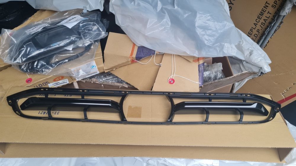 Решітка бампера BMW X3 G01 нижня середня решетка накладка губа молдинг