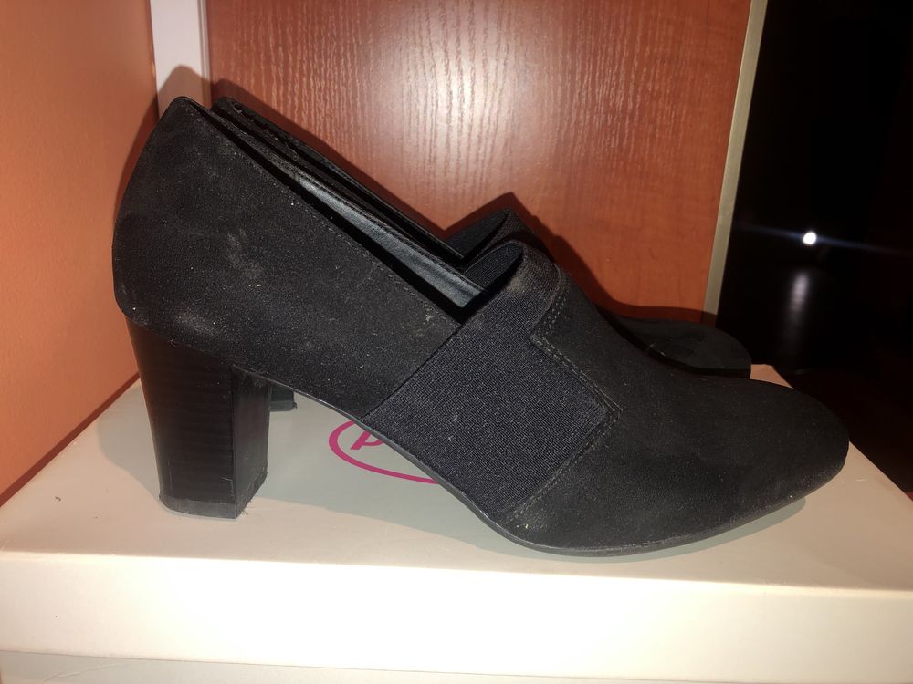 Buty zamszowe polbuty na obcasie 38