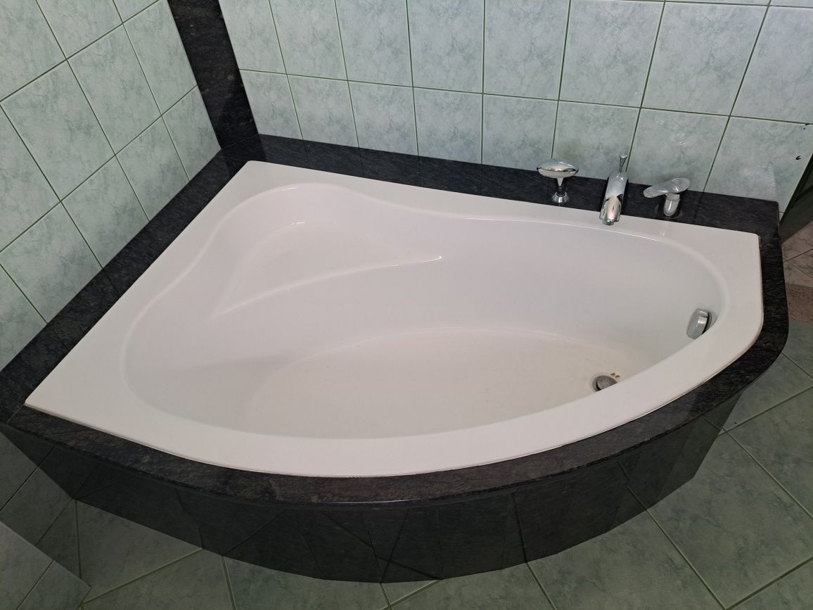 Wanna z zabudową granitową