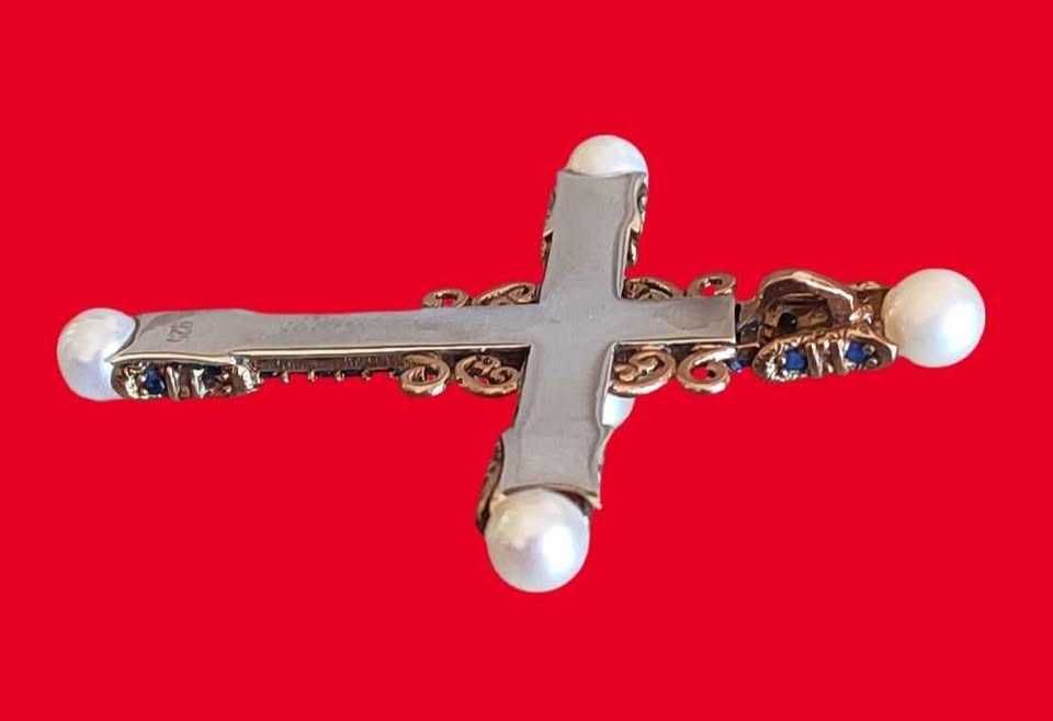 Cruz em prata com Rodonitas azuis e turquesas.