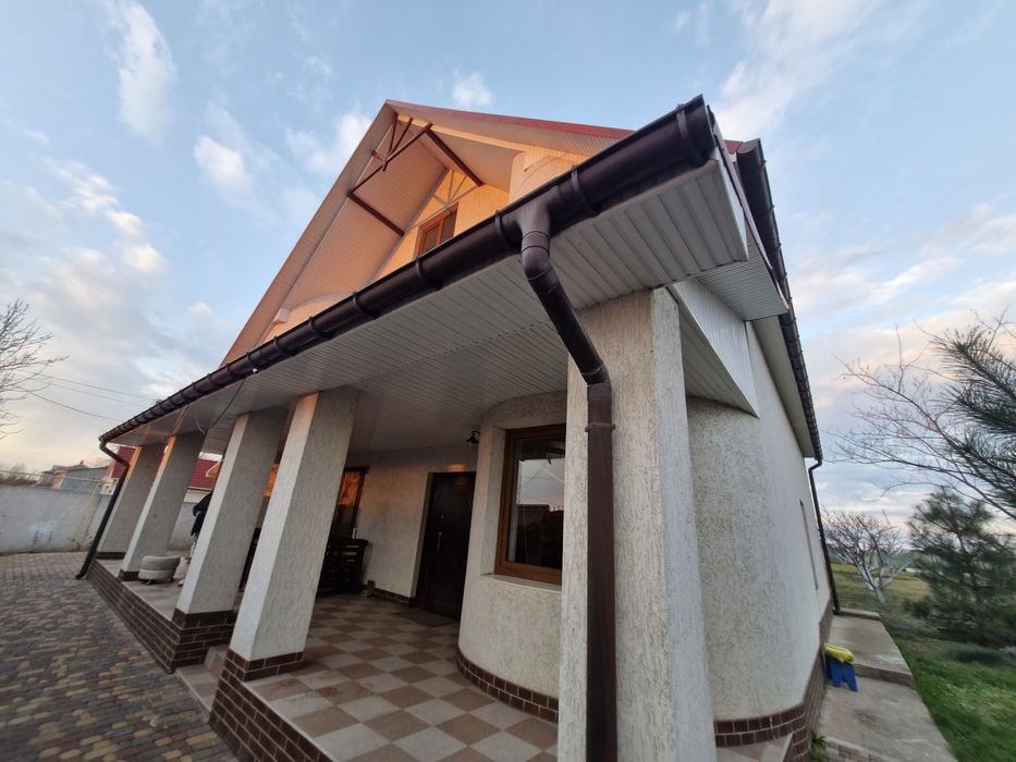 Добротный дом с участком