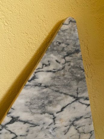 Pedra mármore de canto