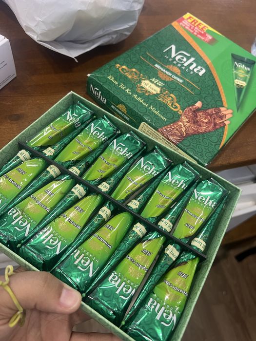 12 bisnagas henna .
