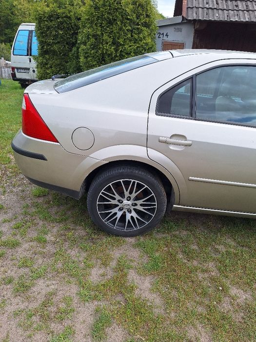 Ford Mondeo mk3 1.8 125 km 2003r uszkodzony