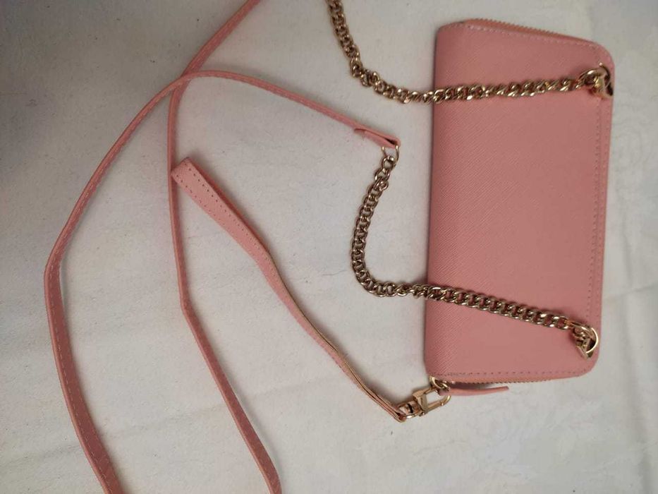 женская сумочка через плечо.