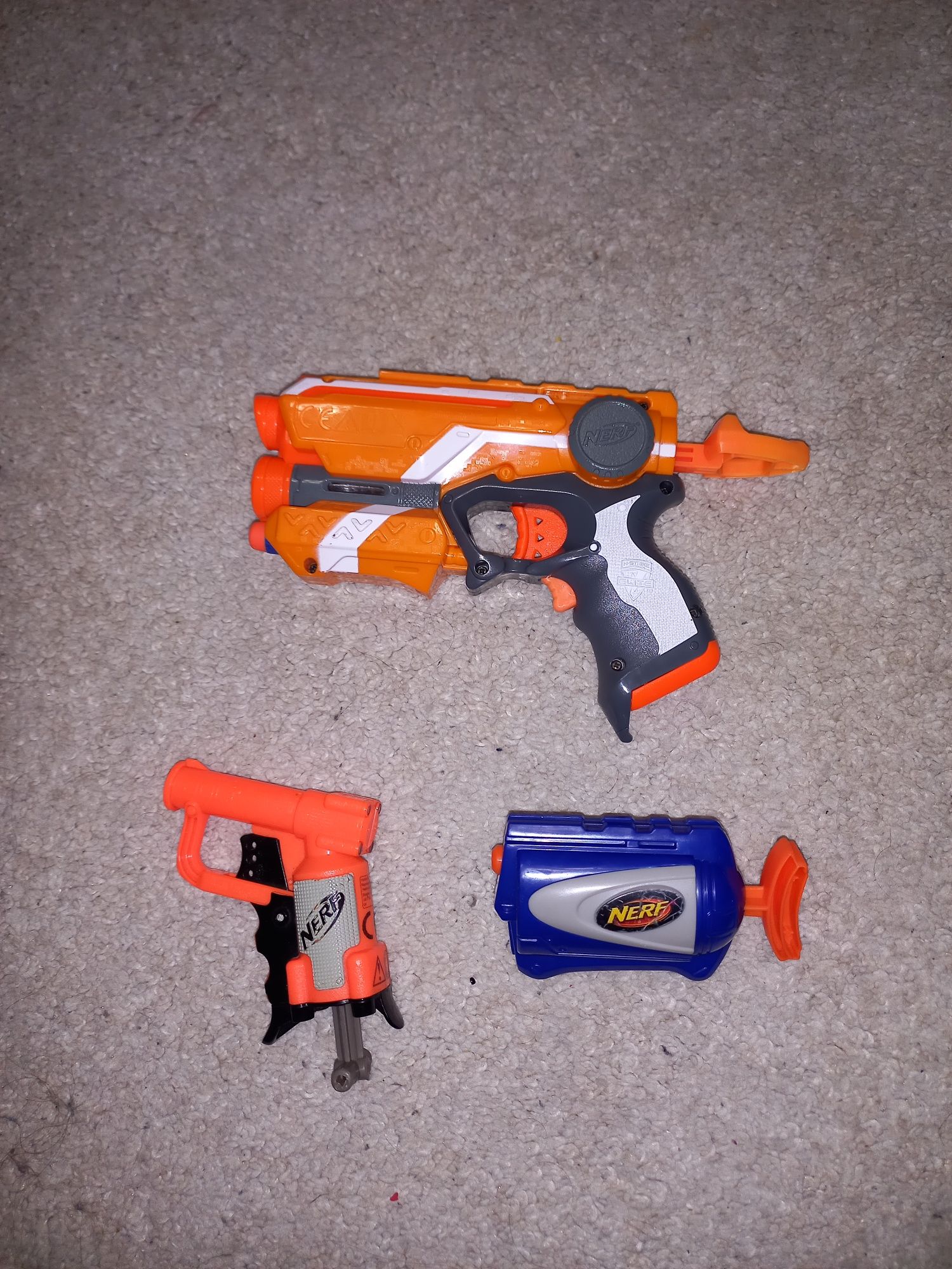 Pistolas Nerf e bisnaga