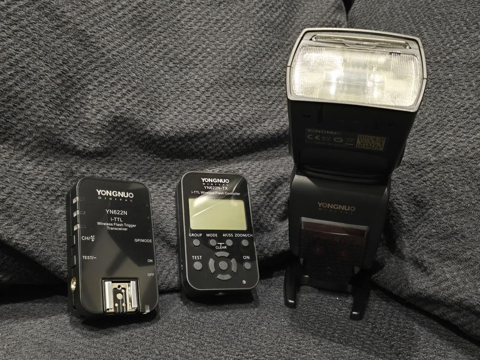 Lampa błyskowa yongnuo yn-685 I-ttl do nikon i dwa wyzwalacze radiowe