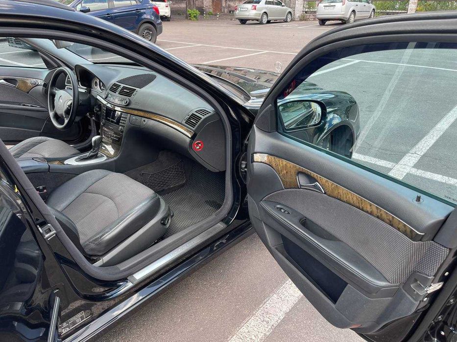 Mercedes-Benz E-Class 2003 S211