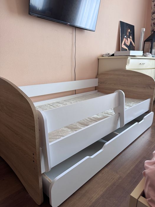 Продам дитяче ліжко з матрацом