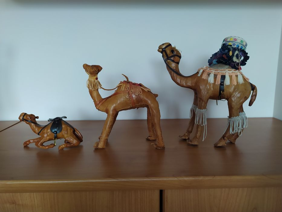 Figurka wielbłąd skórzany