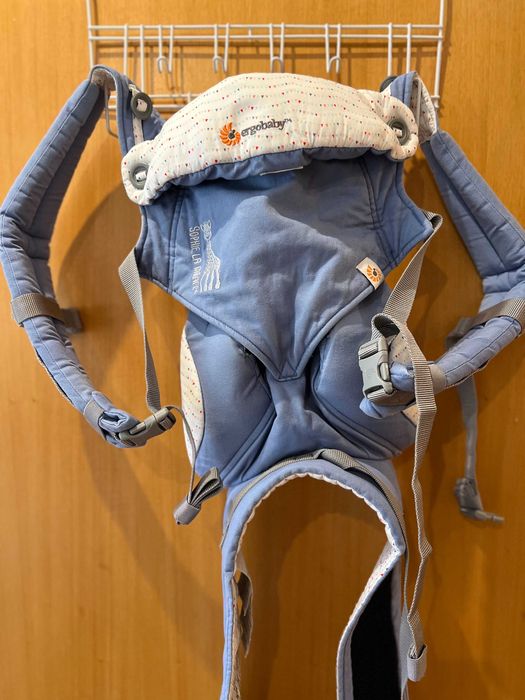 Sling Ergobaby Azul Bebé – Edição Especial Sophie La Girafe