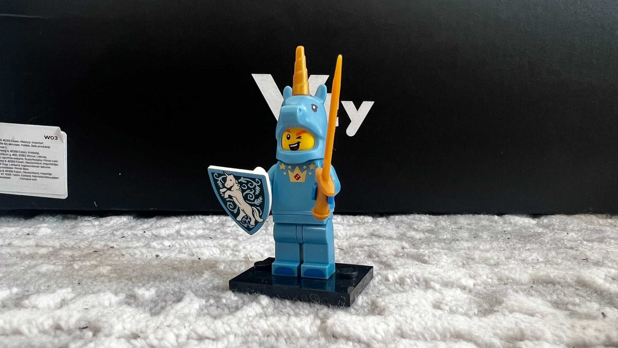 LEGO minifigure 71021 seria 18 facet JEDNOROŻEC