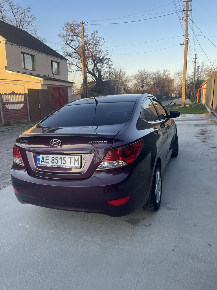 Продам hyundai accent  2011 1.4