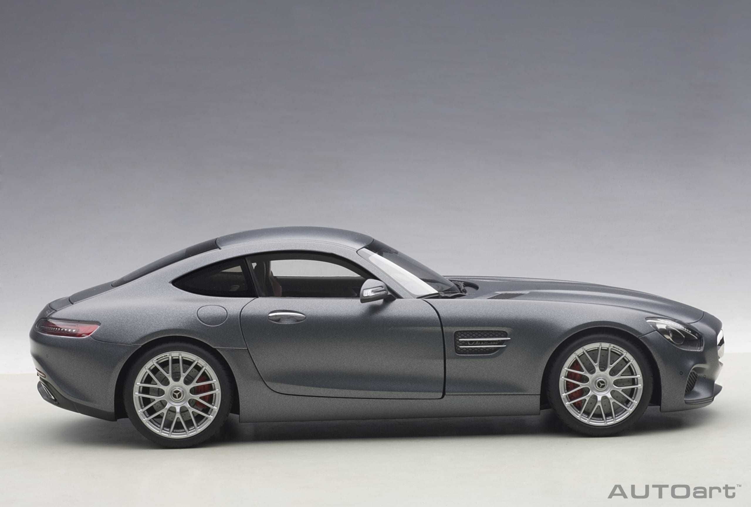 Model 1:18 AUTOart Mercedes-Benz AMG GTS 2015 mat gray (76312)