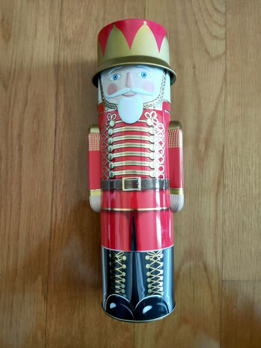 Caixa decorada de metal