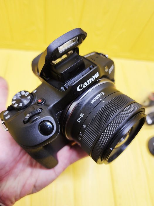 Фотоапарат CANON EOS R100 + RF-S 18-45 IS STM Black