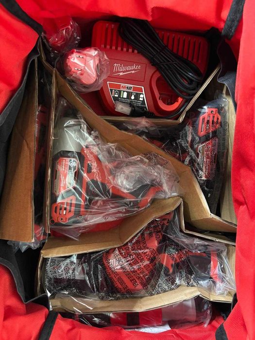 Milwaukee M12 Zestaw combo 5 narzędzi plus 2x aku