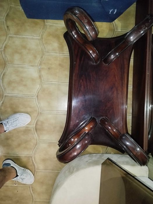 Mesa com tampo de vidro - 35 euros