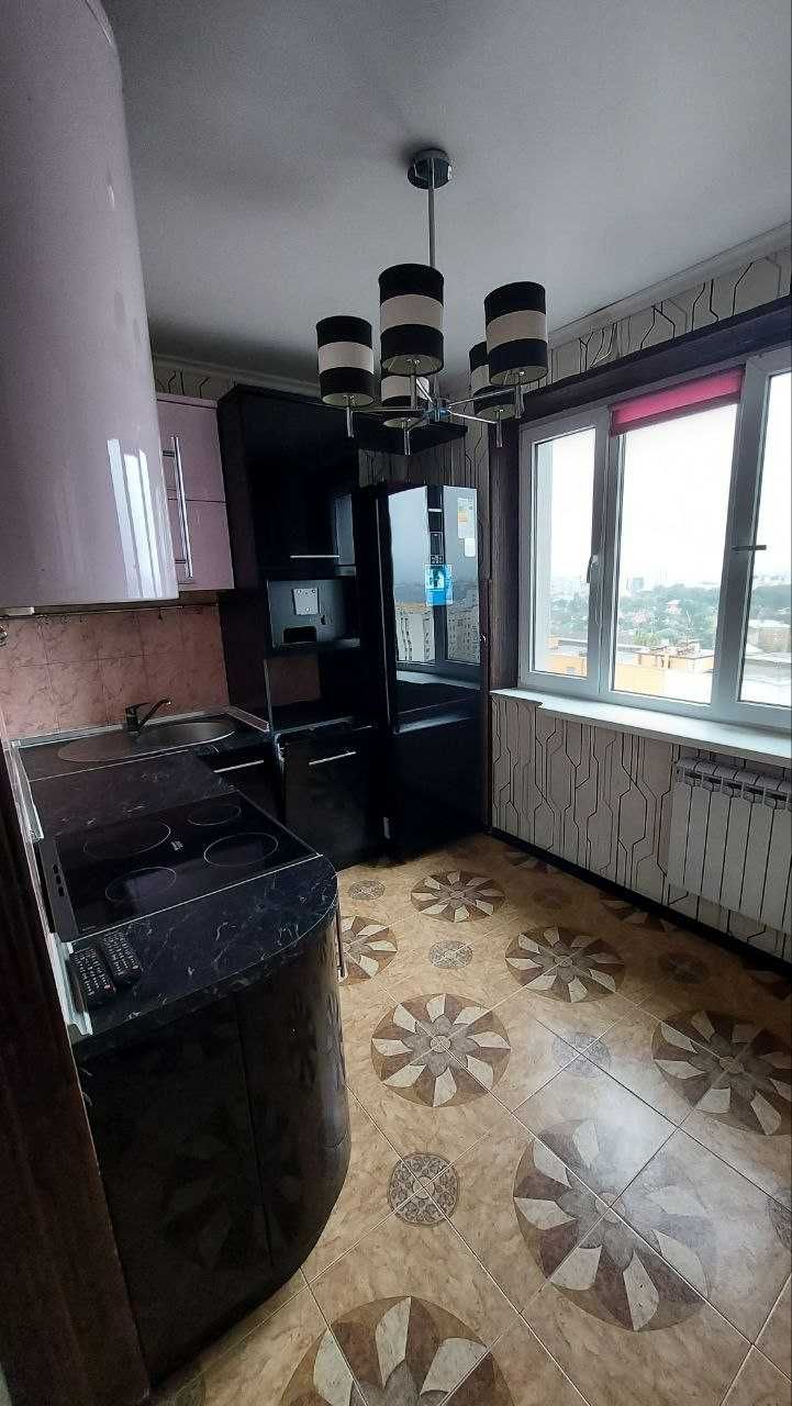 Продам 2 к квартиру на Молочній, з ремонтом. Метро поруч.