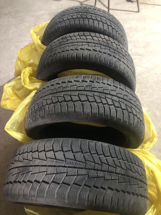Зимові шини 235/45r18