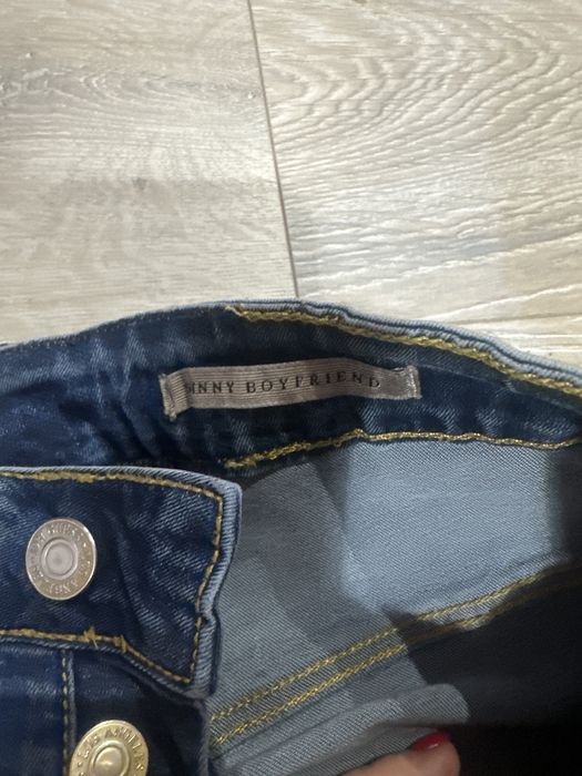 Spodnie guess z dziurą rozmiar zs