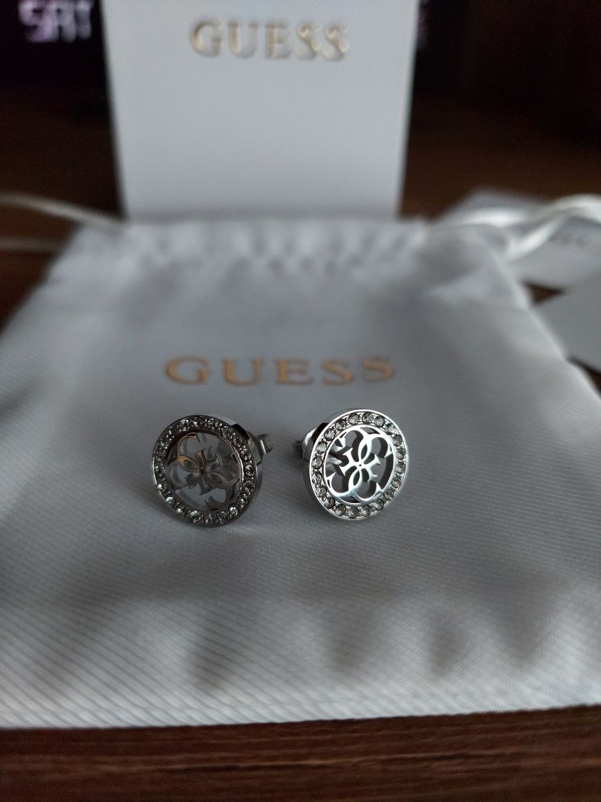 Kolczyki Guess okrągłe z cyrkoniami srebrne logo 4G