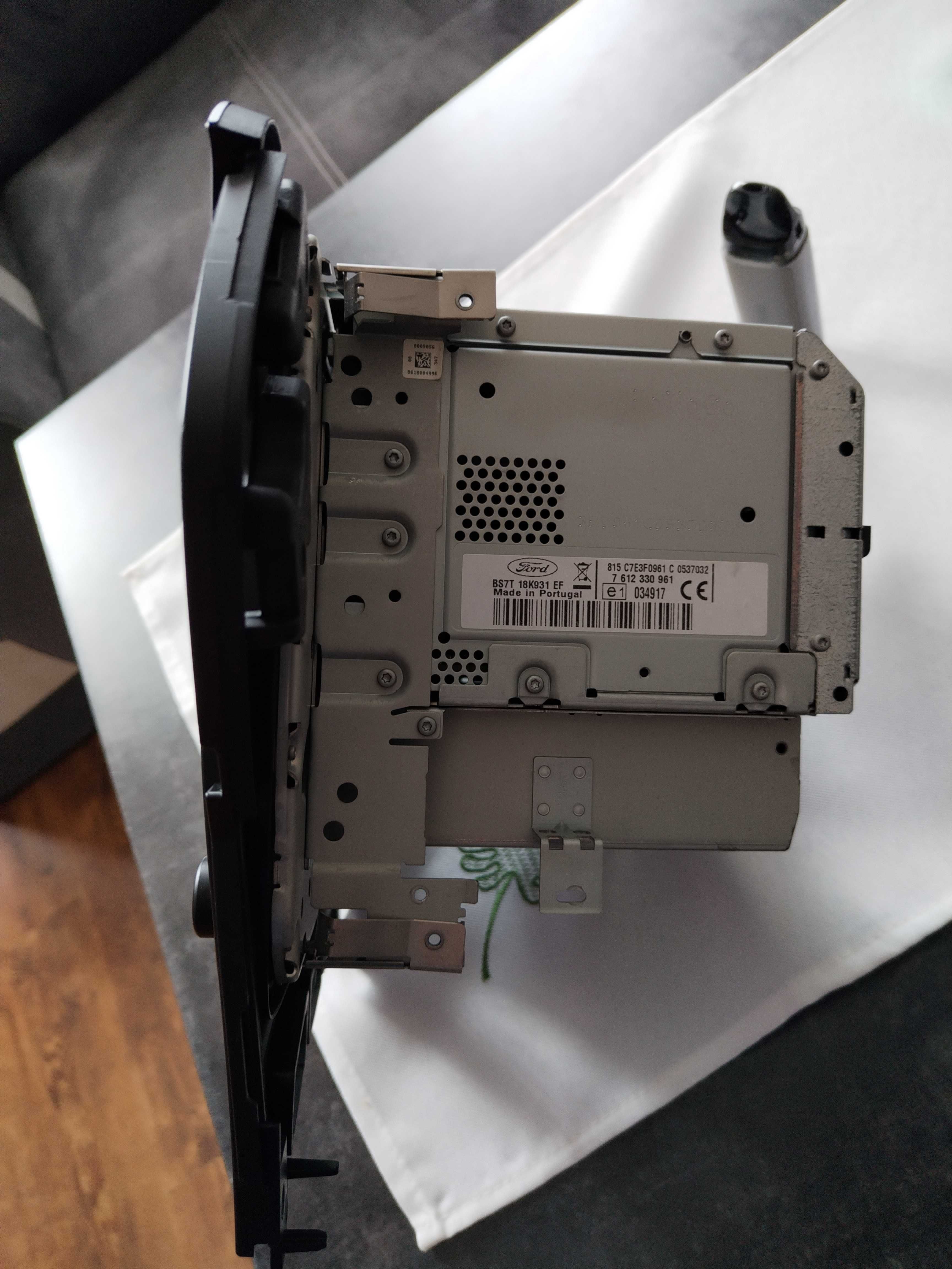 Ford Mondeo mk4 lift radio.
