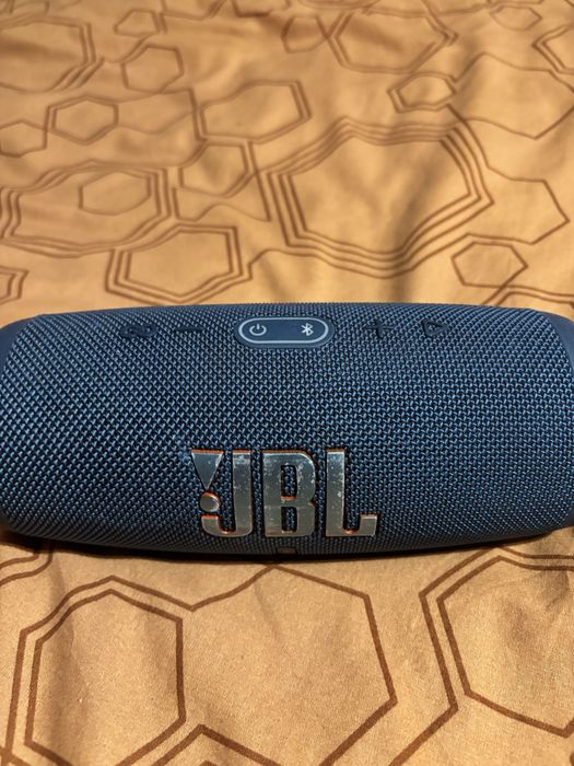 Jbl charge 5. Bardzo dobra jakość dźwięku.