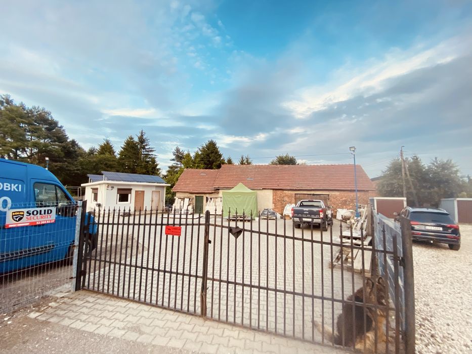 sprzedam działkę z budynkami na działalnoć gospodarczą przy  drodze