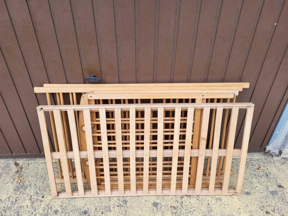 Łóżeczko dziecięce drweniane, materac