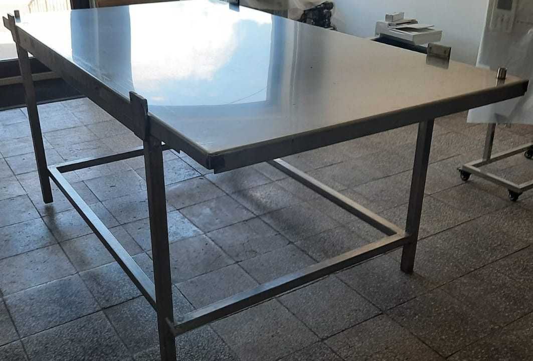 Stół roboczy ze stali nierdzewnej