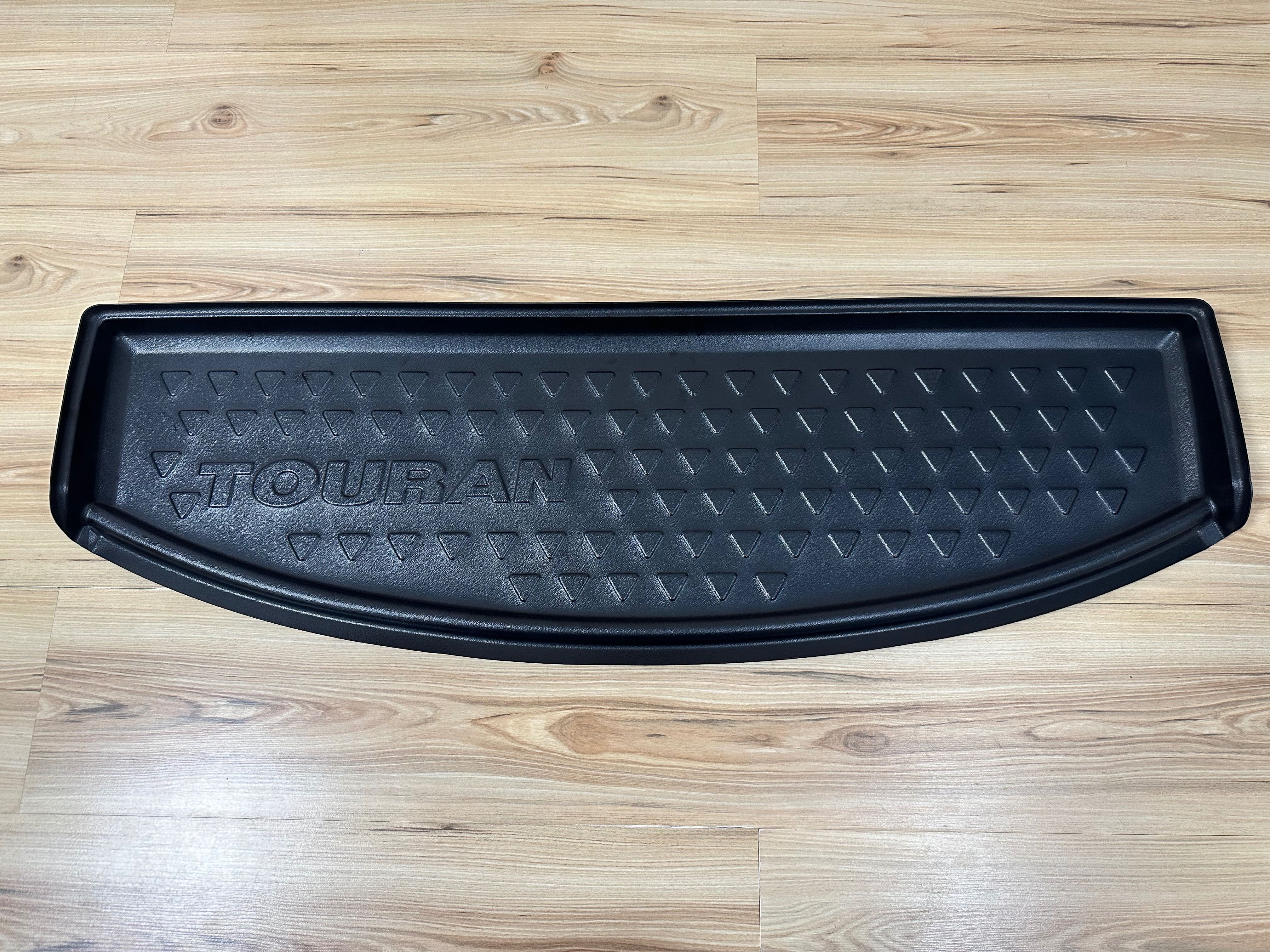 Килимок пластиковий багажника vw touran 10-15 7місний 5T0061161A VAG