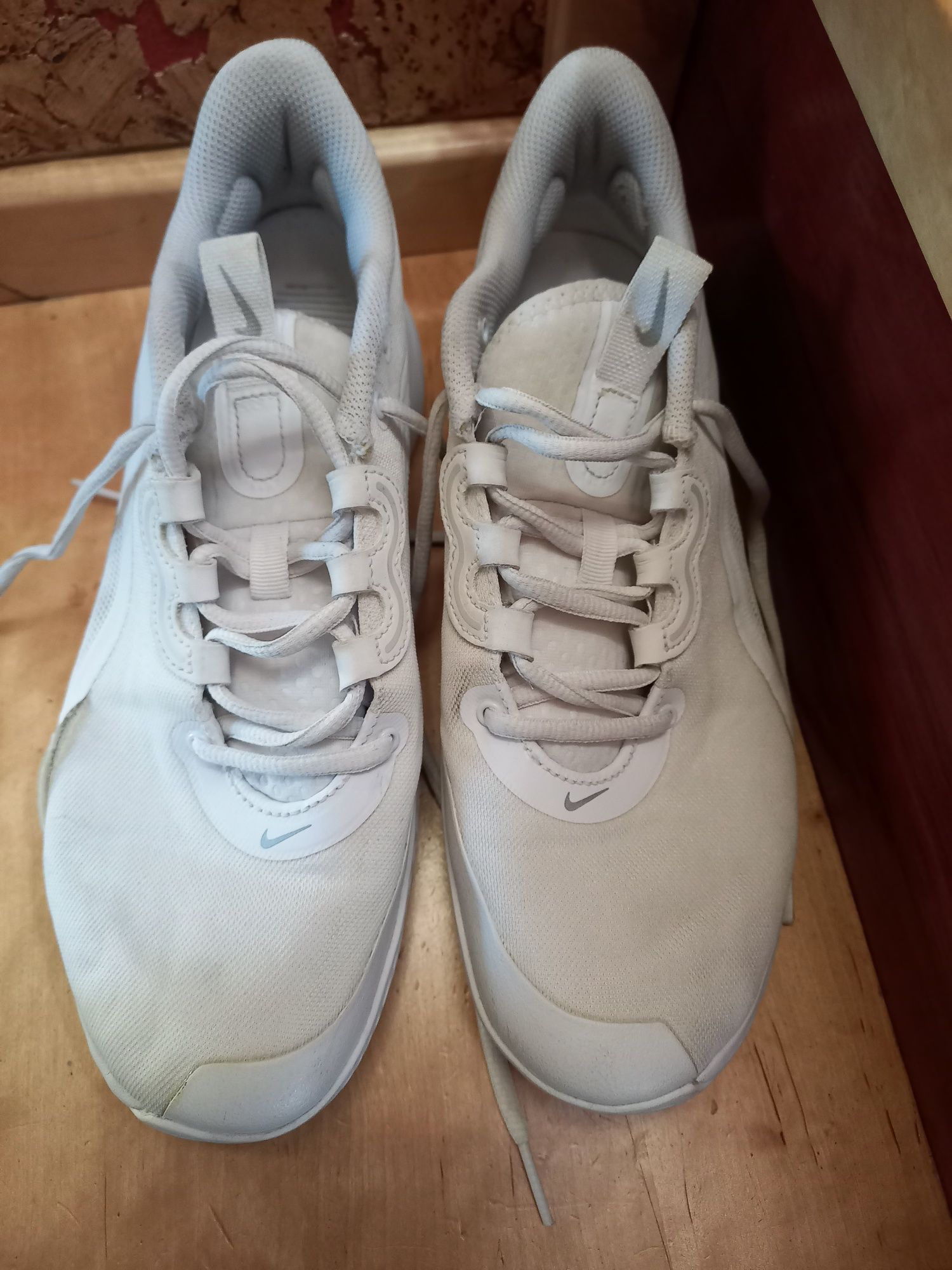 Buty Nike air max volley r.40