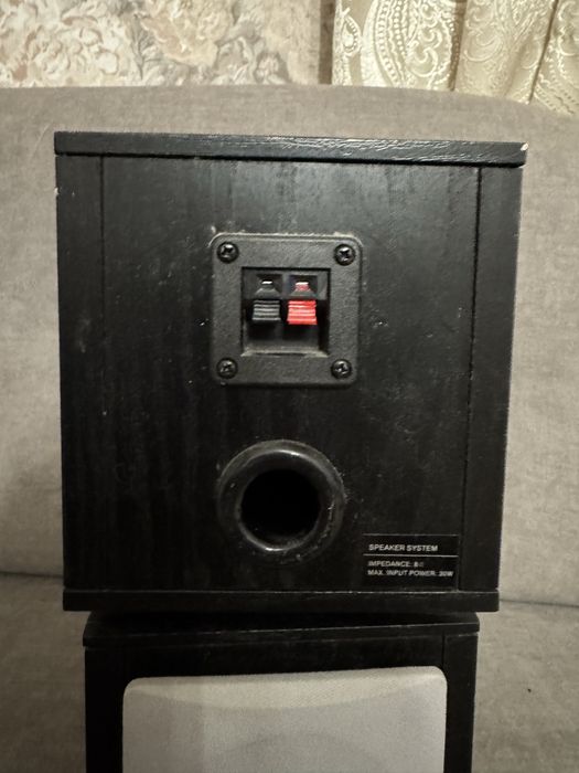 Колонки Японьськоі фірми HiTACHI