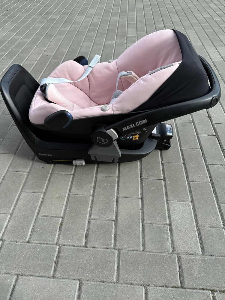 Fotelik Maxi Cosi bezwypadkowy z bazą isofix