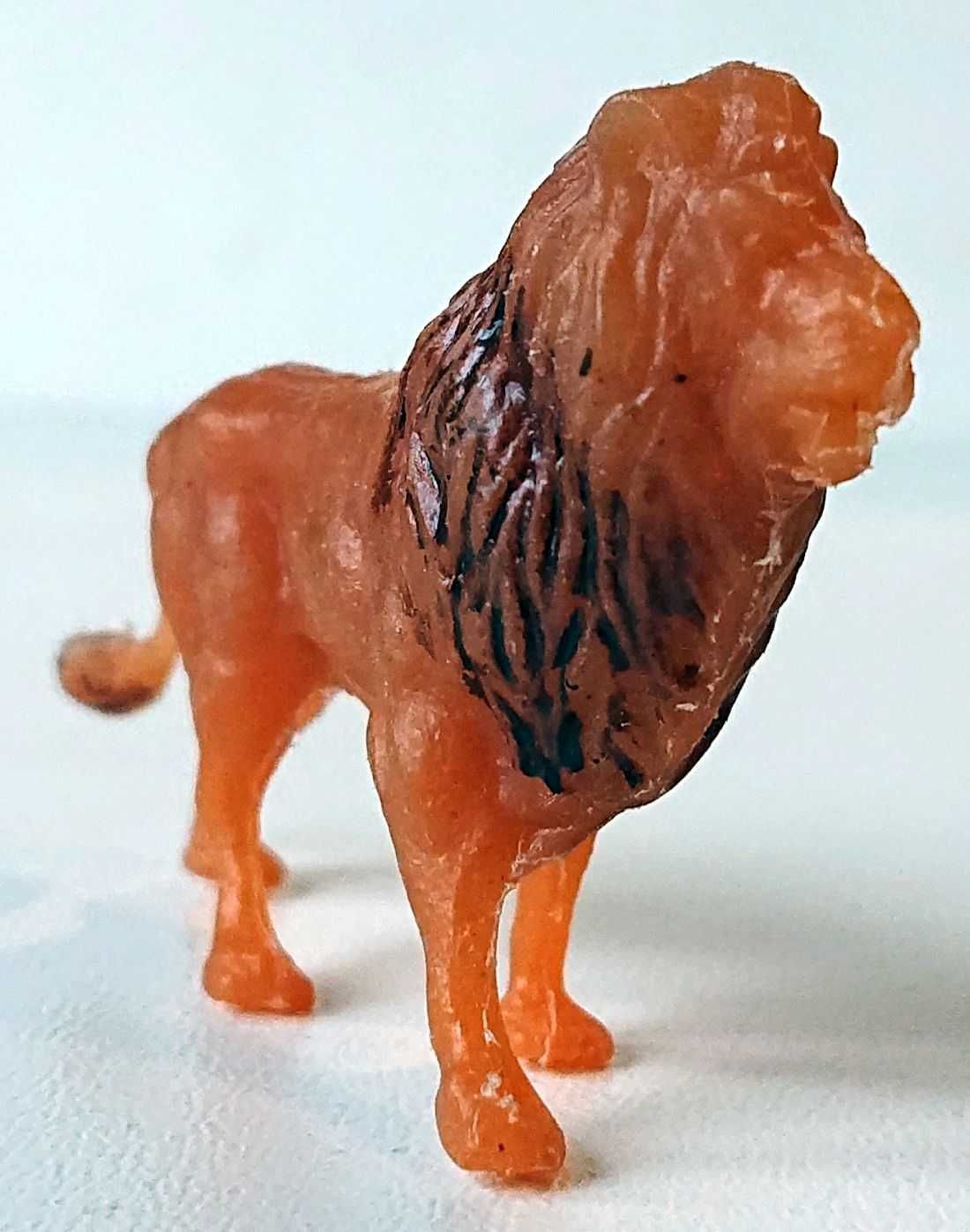 Lew - plastikowe zwierzątko z lat 70-tych - PRL