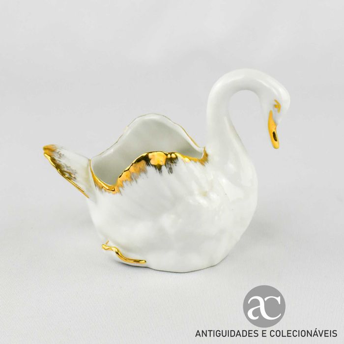 Floreira em forma de Cisne, Porcelana Vista Alegre, com dourados