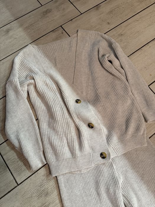 Теплий вʼязаний костюм