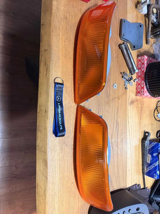 Kierunkowskaz migacz lampa  kierunek Mercedes Unimog U300 U400 U500