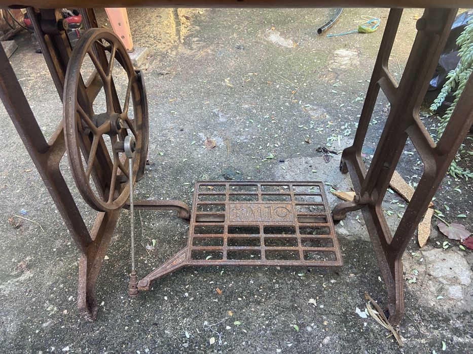 Vende-se máquina de costura antiga