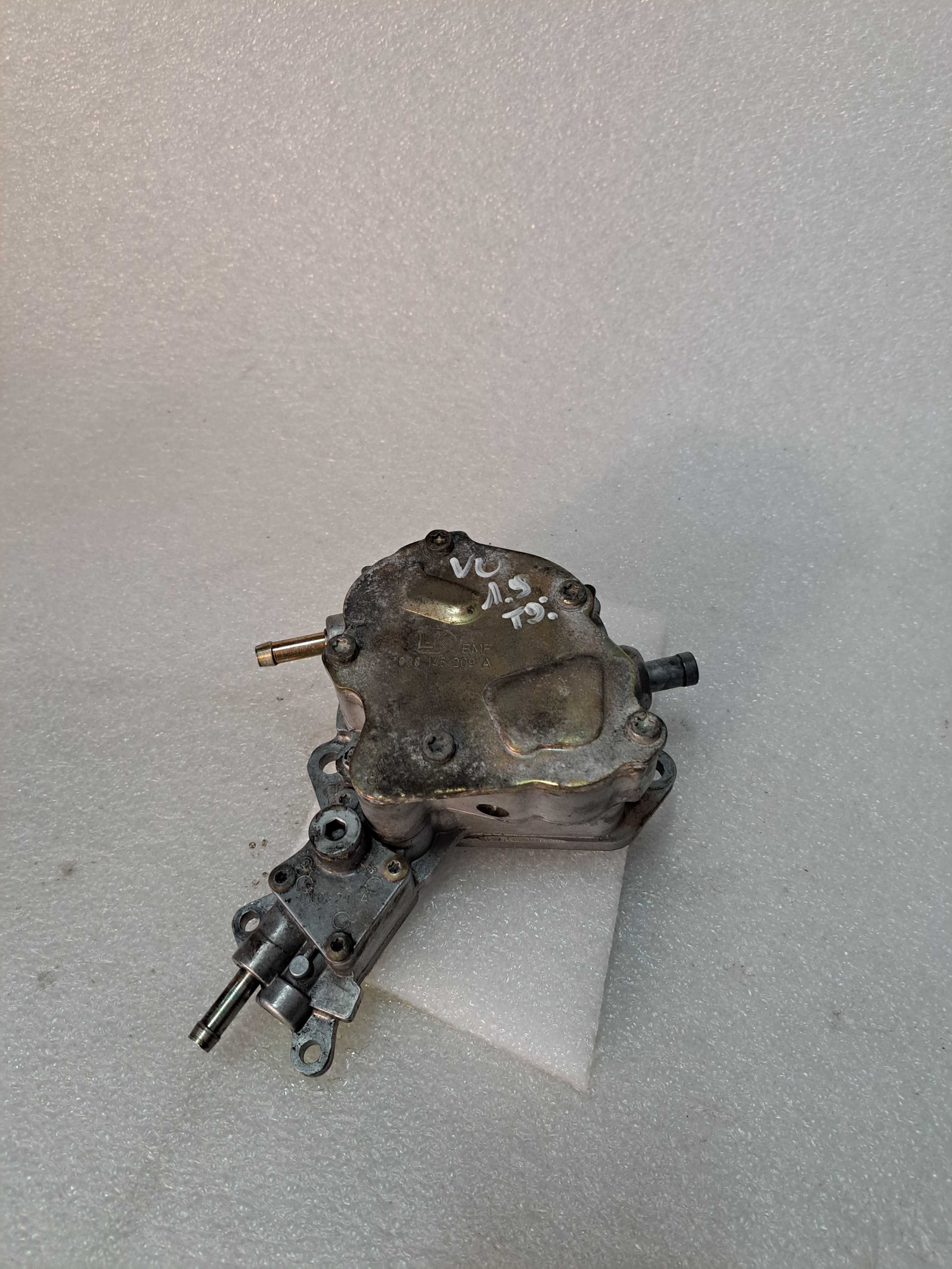 Pompa paliwa Vacu Audi A4 B5 VW PASSAT FL 1.9 tdi   -209A