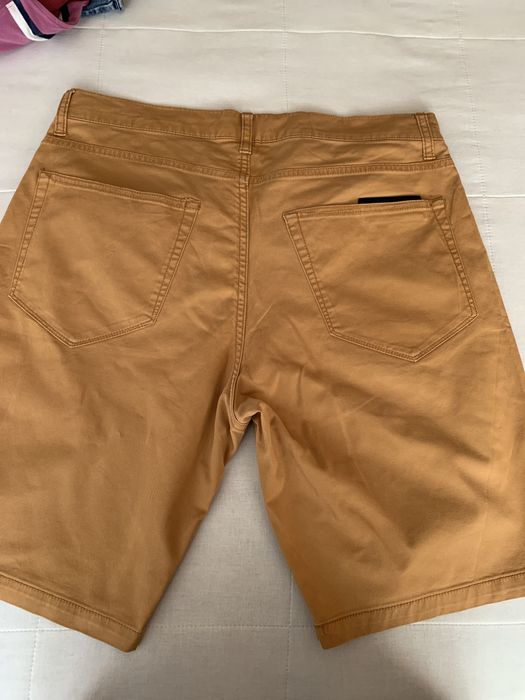 Calções camel, amarelo torrado Bershka