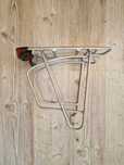 Bagażnik rowerowy tylny aluminiowy Gazelle z lampką