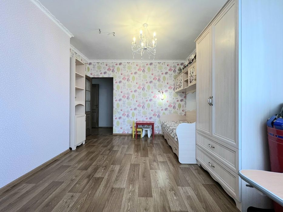 Науки 80а, 3 кімнатна роздільна, монолітний будинок