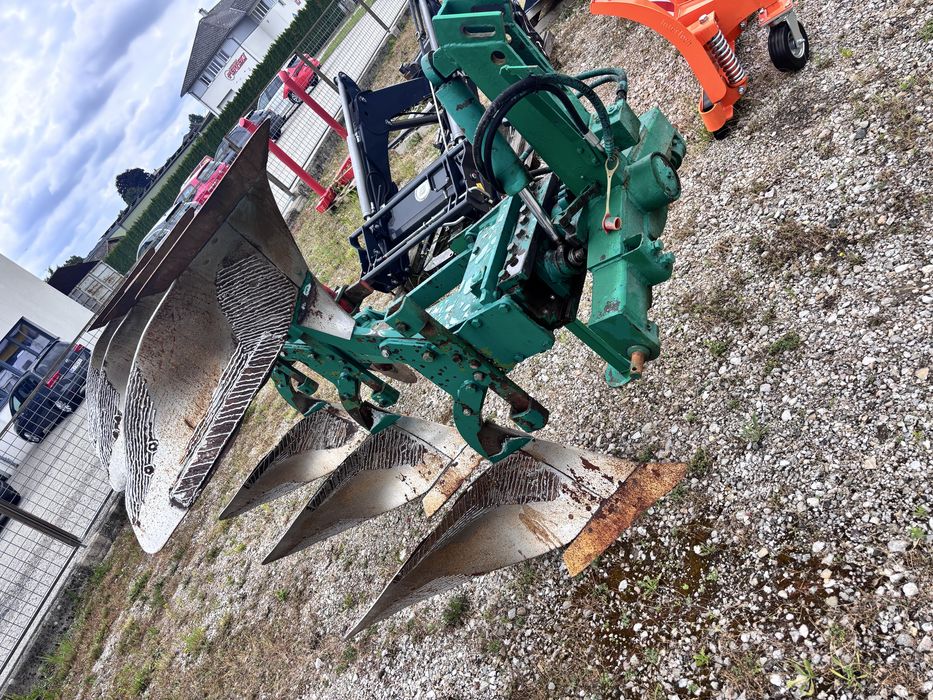 Оборотний плуг , плуг трьохкорпусний оборотний